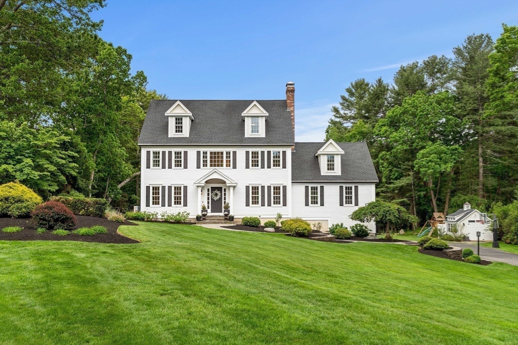 2 Equestrian Dr, North Reading, Massachusetts, 4 Bedrooms Bedrooms, 11 Rooms Rooms,3 BathroomsBathrooms,Residential,For Sale,Equestrian Dr,73527123