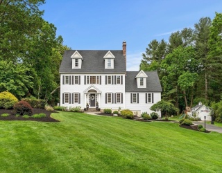 2 Equestrian Dr, North Reading, Massachusetts, 4 Bedrooms Bedrooms, 11 Rooms Rooms,3 BathroomsBathrooms,Residential,For Sale,Equestrian Dr,73527123