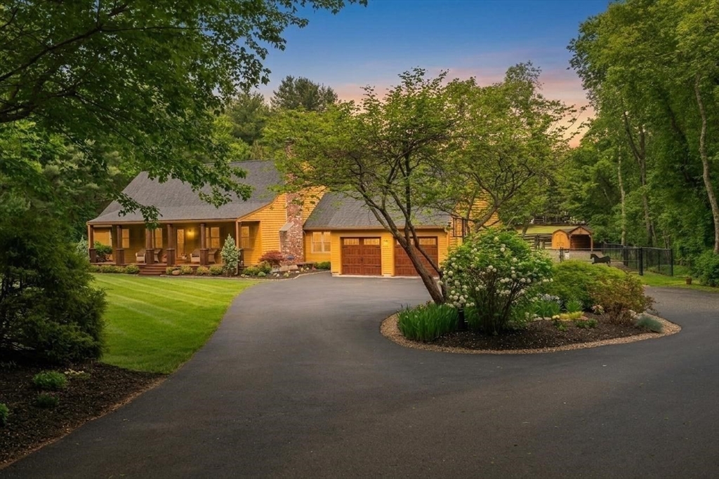 17 Leonard St, Lakeville, Massachusetts, 3 Bedrooms Bedrooms, 6 Rooms Rooms,3 BathroomsBathrooms,Residential,For Sale,Leonard St,73527154