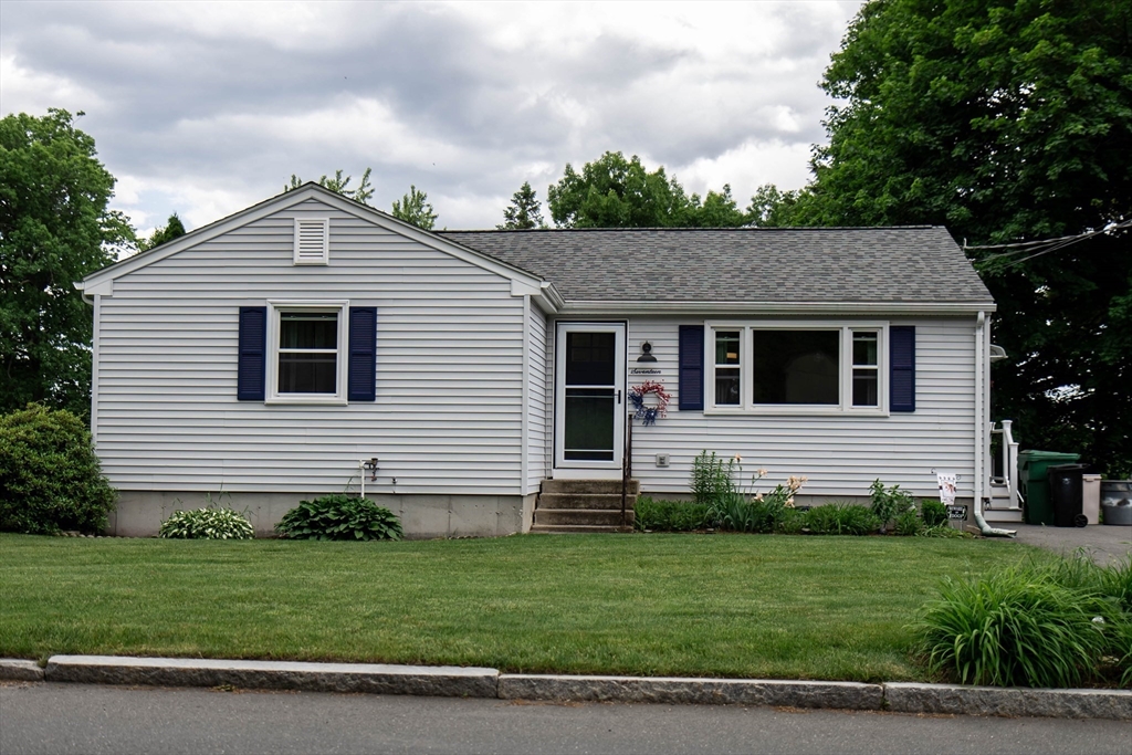 17 Hearthstone Ter, Chicopee, Massachusetts, 3 Bedrooms Bedrooms, 5 Rooms Rooms,1 BathroomBathrooms,Residential,For Sale,Hearthstone Ter,73527183