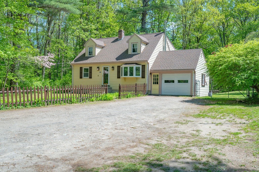 586 Turnpike St, Stoughton, Massachusetts, 3 Bedrooms Bedrooms, 7 Rooms Rooms,1.5 BathroomsBathrooms,Residential,For Sale,Turnpike St,73527184