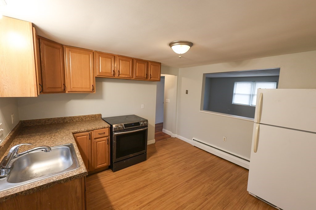 18 Essex Street, Quincy, Massachusetts, 2 Bedrooms Bedrooms, 4 Rooms Rooms,1 BathroomBathrooms,Residential Lease,For Rent,Essex Street,73527101