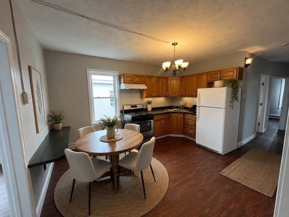 6 Dalton, Lowell, Massachusetts, 4 Bedrooms Bedrooms, 6 Rooms Rooms,1 BathroomBathrooms,Residential Lease,For Rent,Dalton,73527105