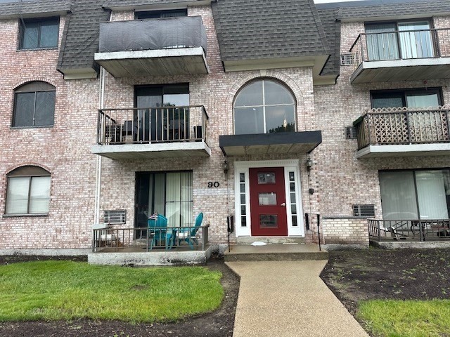 90 High St, Dedham, Massachusetts, 1 Bedroom Bedrooms, 3 Rooms Rooms,1 BathroomBathrooms,Residential,For Sale,High St,73527193