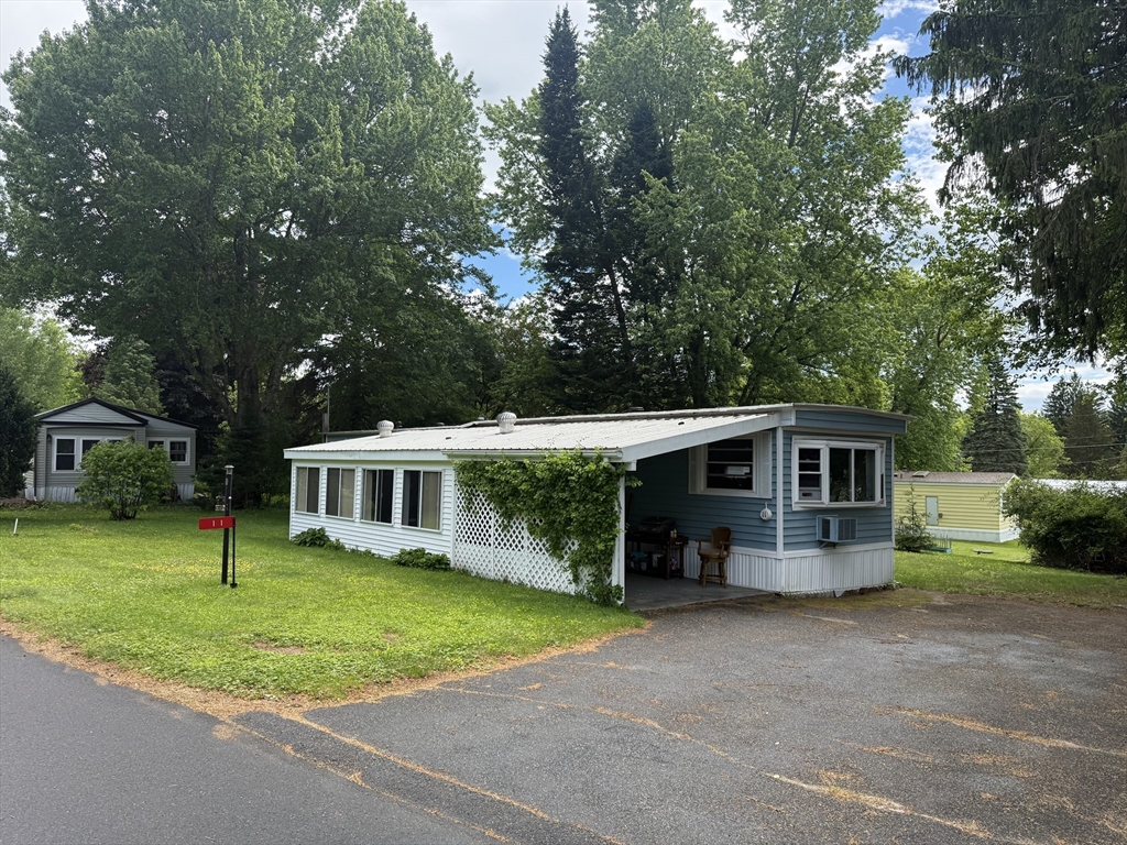 11 Willow Cir, Brimfield, Massachusetts, 2 Bedrooms Bedrooms, 4 Rooms Rooms,1 BathroomBathrooms,Residential,For Sale,Willow Cir,73527188