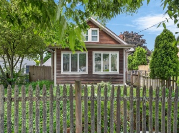 34 Bridge St, Fairhaven, Massachusetts, 2 Bedrooms Bedrooms, 6 Rooms Rooms,1 BathroomBathrooms,Residential Lease,For Rent,Bridge St,73527195