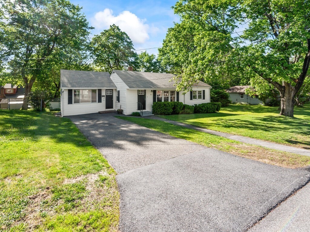 76 Robillard St, Gardner, Massachusetts, 3 Bedrooms Bedrooms, 6 Rooms Rooms,1 BathroomBathrooms,Residential,For Sale,Robillard St,73527201