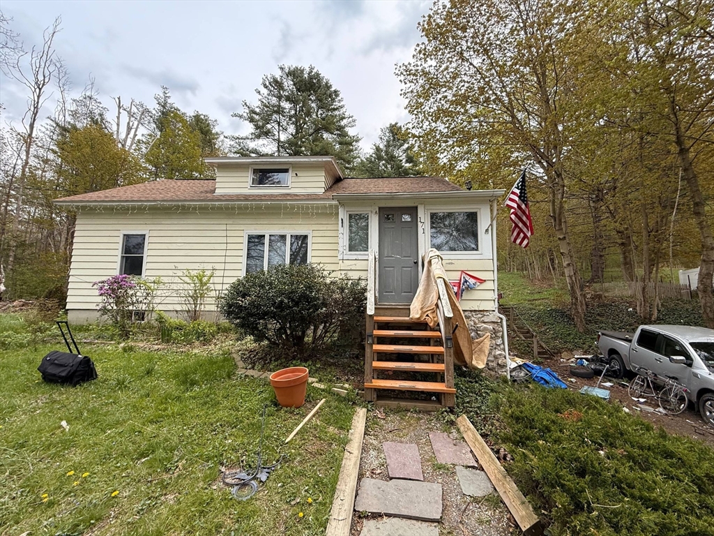 171 S Main St, Lanesborough, Massachusetts, 2 Bedrooms Bedrooms, 5 Rooms Rooms,1 BathroomBathrooms,Residential,For Sale,S Main St,73527089