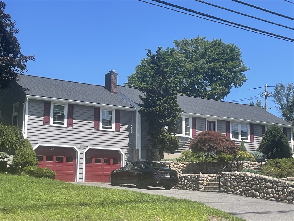 129 Hobart St, Danvers, Massachusetts, 3 Bedrooms Bedrooms, 7 Rooms Rooms,2.5 BathroomsBathrooms,Residential,For Sale,Hobart St,73527118