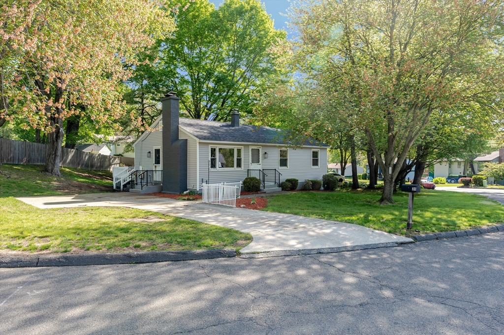 20 Meadowbrook Dr, Easthampton, Massachusetts, 3 Bedrooms Bedrooms, 5 Rooms Rooms,1 BathroomBathrooms,Residential,For Sale,Meadowbrook Dr,73527115
