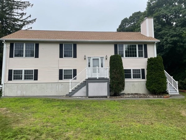 4 Brook, Stoneham, Massachusetts, 3 Bedrooms Bedrooms, 7 Rooms Rooms,3 BathroomsBathrooms,Residential Lease,For Rent,Brook,73527216