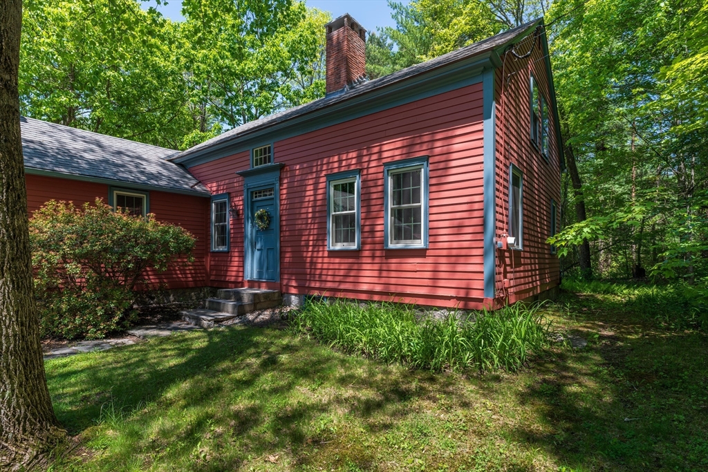 266 Turners Falls Rd, Montague, Massachusetts, 3 Bedrooms Bedrooms, 6 Rooms Rooms,1 BathroomBathrooms,Residential,For Sale,Turners Falls Rd,73527220