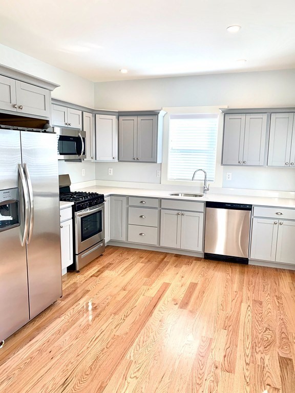 108 Liberty St, Quincy, Massachusetts, 3 Bedrooms Bedrooms, 6 Rooms Rooms,1 BathroomBathrooms,Residential Lease,For Rent,Liberty St,73527221