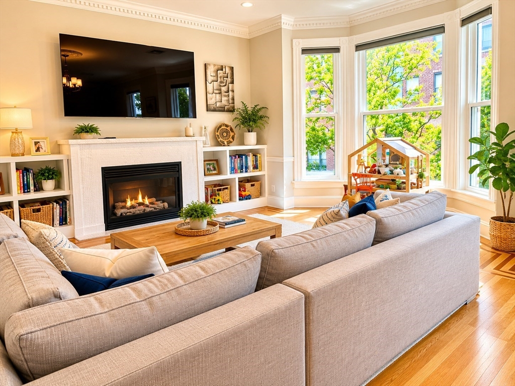 39 Old Harbor Street, Boston, Massachusetts, 2 Bedrooms Bedrooms, 5 Rooms Rooms,2.5 BathroomsBathrooms,Residential Lease,For Rent,Old Harbor Street,73527224
