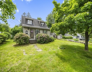 131 Lincoln, Longmeadow, Massachusetts, 2 Bedrooms Bedrooms, 6 Rooms Rooms,2 BathroomsBathrooms,Residential,For Sale,Lincoln,73527225