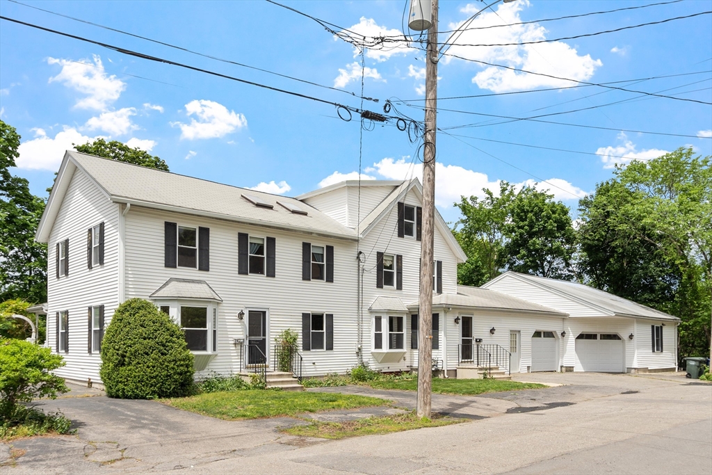 24 Oak Ave, Leominster, Massachusetts, 4 Bedrooms Bedrooms, 9 Rooms Rooms,2.5 BathroomsBathrooms,Residential,For Sale,Oak Ave,73527124