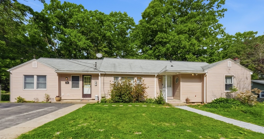 29 Passway Five, Worcester, Massachusetts, 7 Bedrooms Bedrooms, 11 Rooms Rooms,2 BathroomsBathrooms,Residential Income,For Sale,Passway Five,73527133