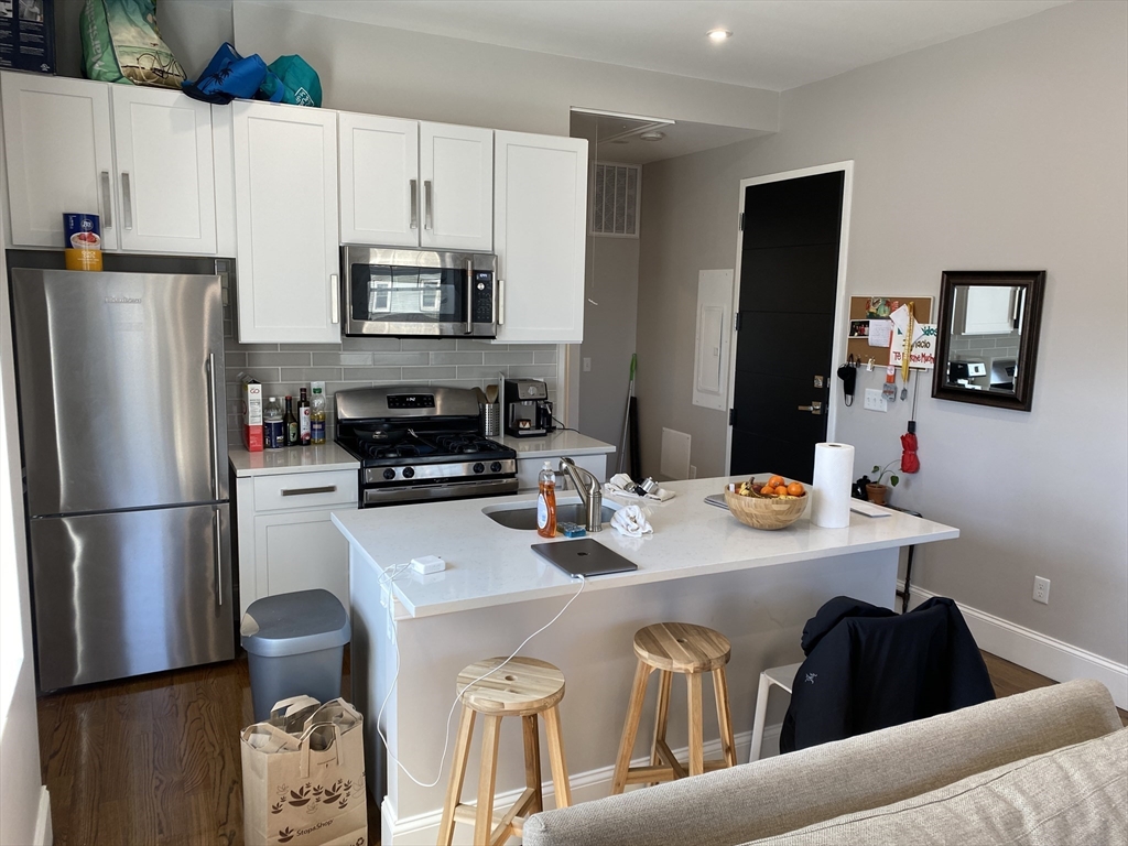 27 Dudley St, Boston, Massachusetts, 1 Bedroom Bedrooms, 2 Rooms Rooms,1 BathroomBathrooms,Residential Lease,For Rent,Dudley St,73512893