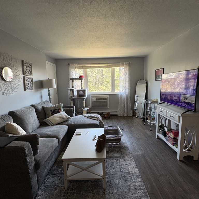 16-C Mayberry Dr, Westborough, Massachusetts, 2 Bedrooms Bedrooms, 4 Rooms Rooms,1 BathroomBathrooms,Residential Lease,For Rent,Mayberry Dr,73509736