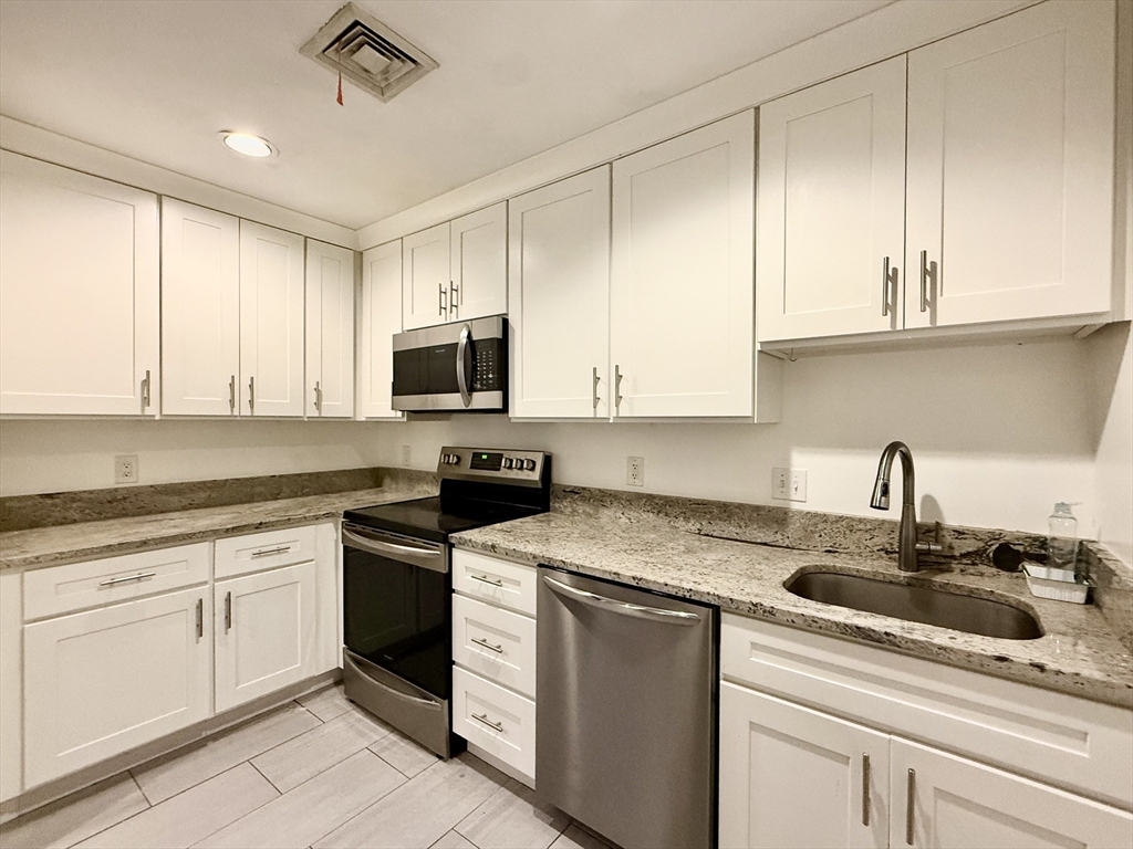 10 Weston Ave, Quincy, Massachusetts, 2 Bedrooms Bedrooms, 4 Rooms Rooms,1 BathroomBathrooms,Residential Lease,For Rent,Weston Ave,73527342