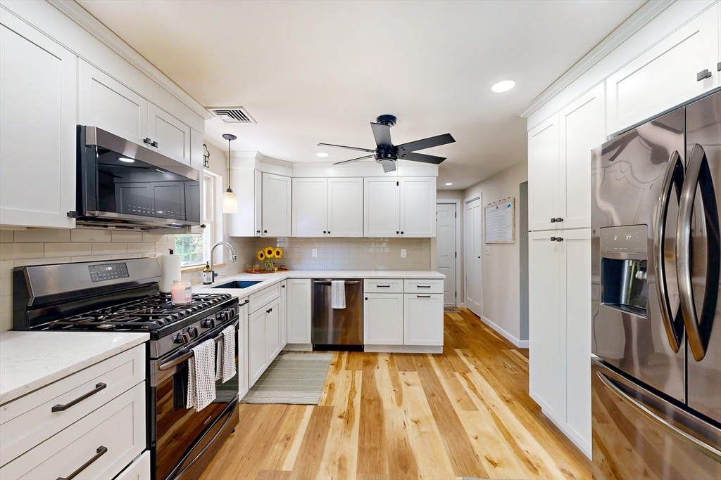 102 Edgewood Ave., Methuen, Massachusetts, 3 Bedrooms Bedrooms, 6 Rooms Rooms,1.5 BathroomsBathrooms,Residential,For Sale,Edgewood Ave.,73527253
