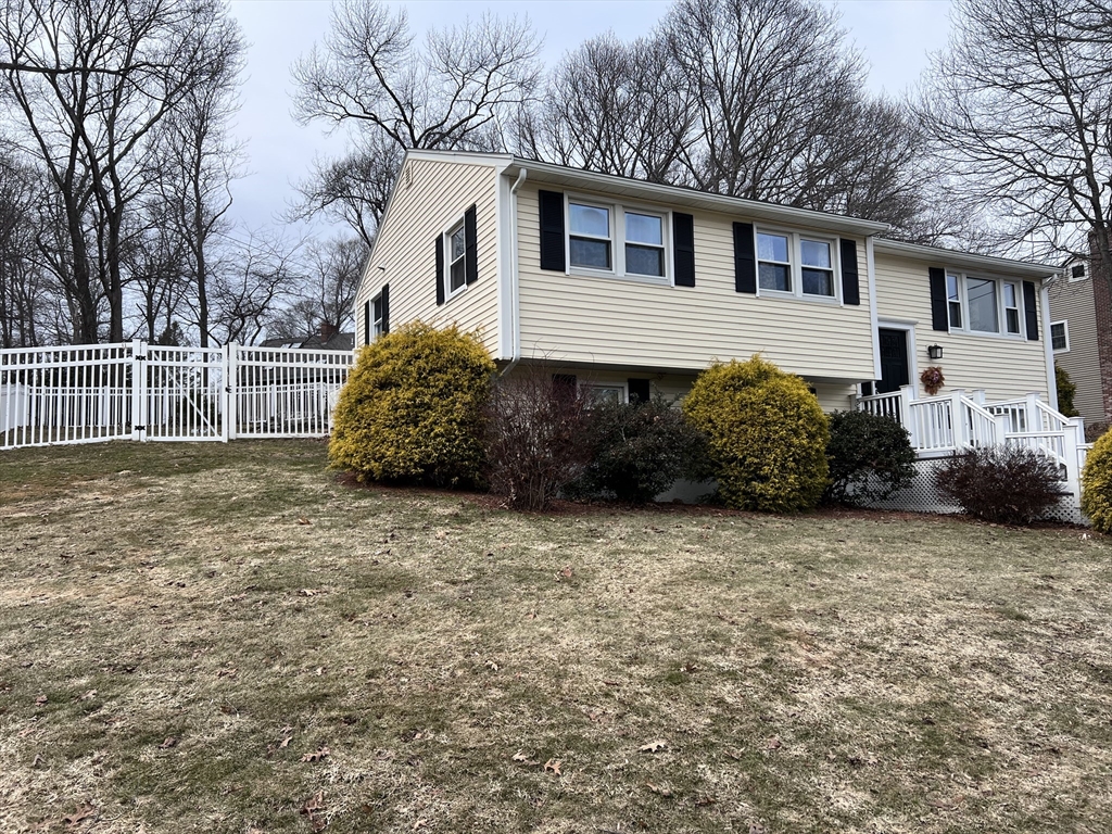 10 Juniper, Ipswich, Massachusetts, 3 Bedrooms Bedrooms, 6 Rooms Rooms,1.5 BathroomsBathrooms,Residential Lease,For Rent,Juniper,73516202