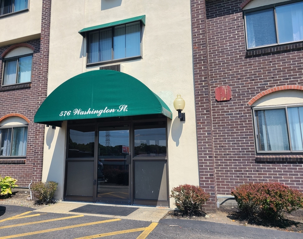 576 Washington Street, Weymouth, Massachusetts, 1 Bedroom Bedrooms, 4 Rooms Rooms,1 BathroomBathrooms,Residential Lease,For Rent,Washington Street,73487593