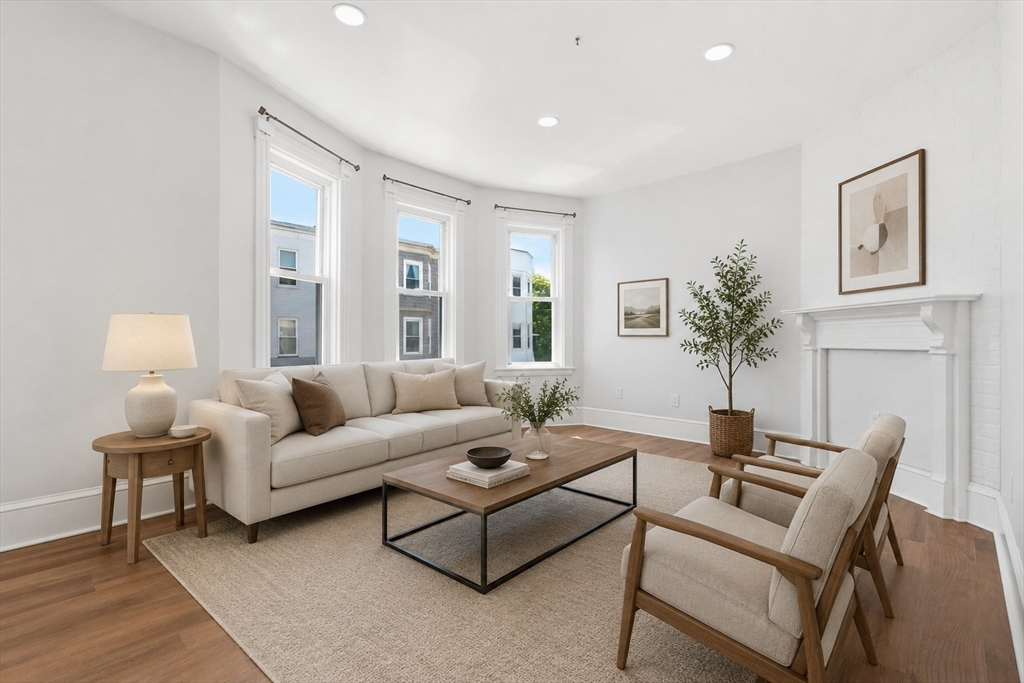 151 L St, Boston, Massachusetts, 3 Bedrooms Bedrooms, 6 Rooms Rooms,1 BathroomBathrooms,Residential Lease,For Rent,L St,73521661