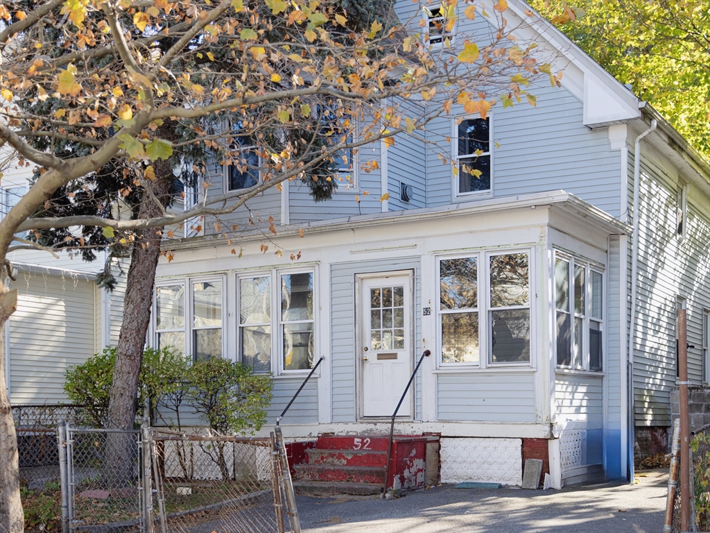 52 Glenham St, Providence, Rhode Island, 4 Bedrooms Bedrooms, 7 Rooms Rooms,1.5 BathroomsBathrooms,Residential,For Sale,Glenham St,73527546