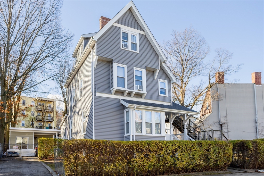 3 Ware St, Boston, Massachusetts, 6 Bedrooms Bedrooms, 11 Rooms Rooms,3.5 BathroomsBathrooms,Residential Income,For Sale,Ware St,73527312