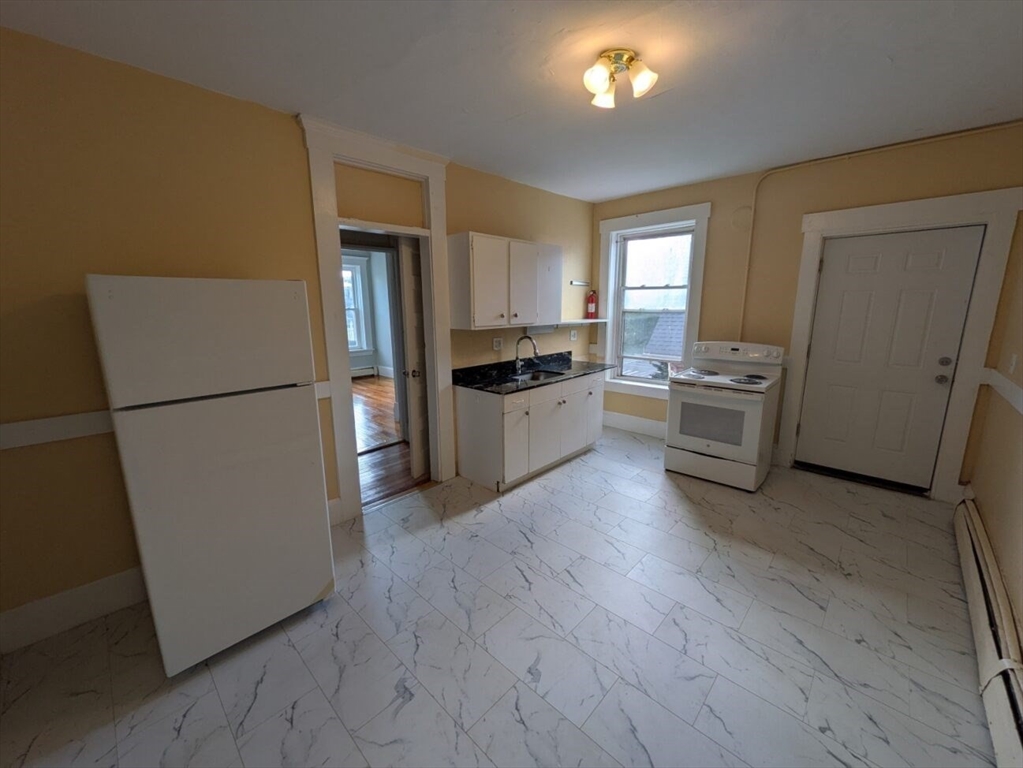 787 Dwight St, Holyoke, Massachusetts, 1 Bedroom Bedrooms, 2 Rooms Rooms,1 BathroomBathrooms,Residential Lease,For Rent,Dwight St,73527355
