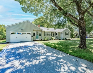 2 Amherst Rd, Andover, Massachusetts, 4 Bedrooms Bedrooms, 10 Rooms Rooms,2.5 BathroomsBathrooms,Residential,For Sale,Amherst Rd,73527365