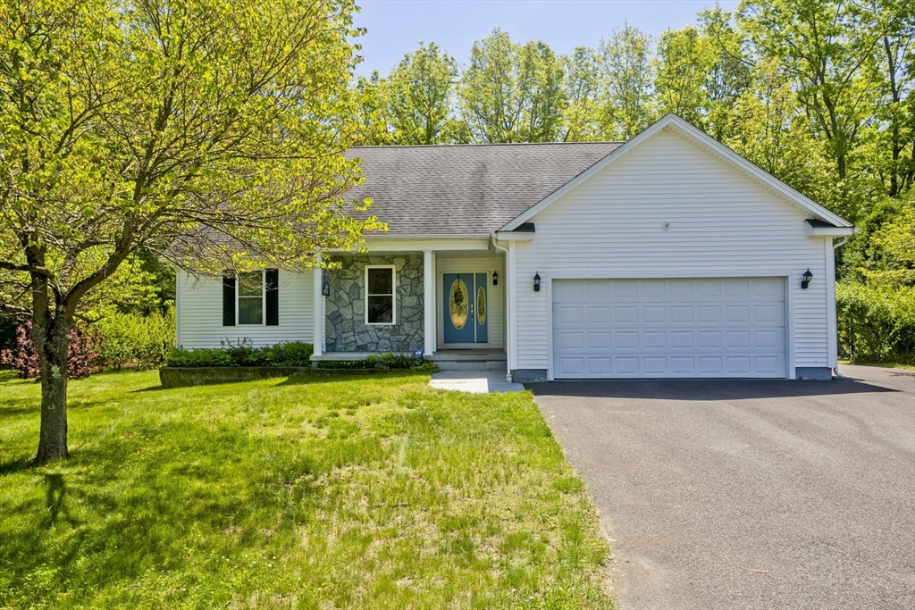 12 Camelot Ln, Easthampton, Massachusetts, 3 Bedrooms Bedrooms, 6 Rooms Rooms,2.5 BathroomsBathrooms,Residential,For Sale,Camelot Ln,73527371