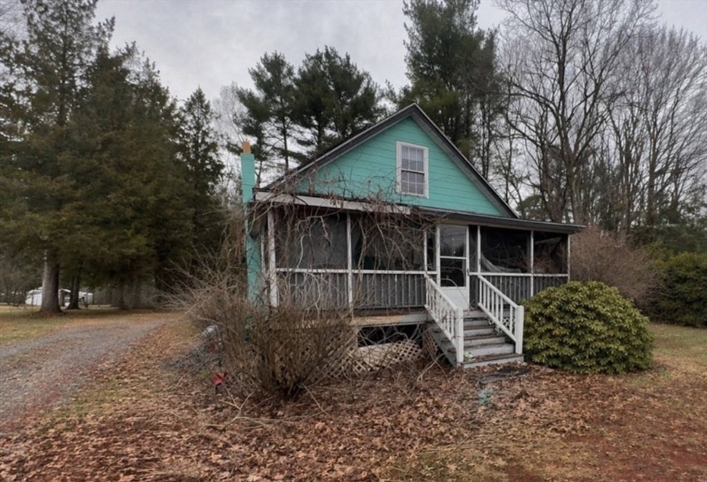 151 Dedham St, Wrentham, Massachusetts, 3 Bedrooms Bedrooms, 5 Rooms Rooms,1 BathroomBathrooms,Residential,For Sale,Dedham St,73527473