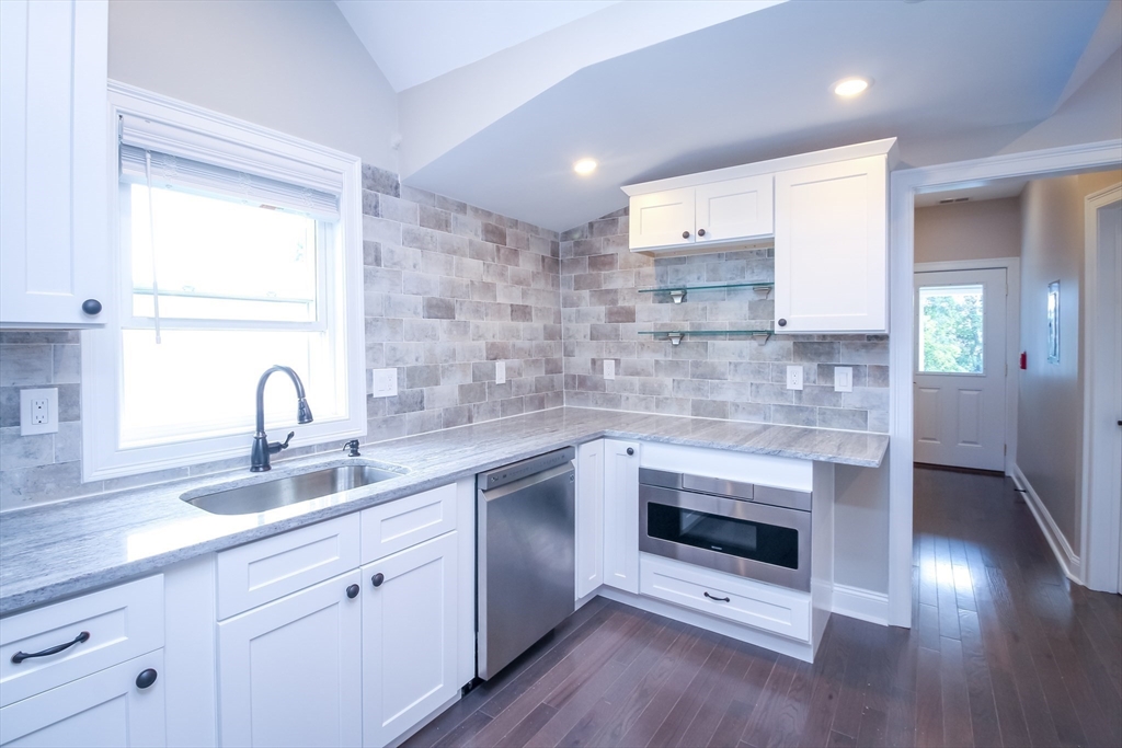 43 Cypress, Watertown, Massachusetts, 3 Bedrooms Bedrooms, 5 Rooms Rooms,2 BathroomsBathrooms,Residential Lease,For Rent,Cypress,73527501