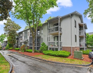 1461 Pawtucket Blvd, Lowell, Massachusetts, 2 Bedrooms Bedrooms, 5 Rooms Rooms,2 BathroomsBathrooms,Residential,For Sale,Pawtucket Blvd,73527565