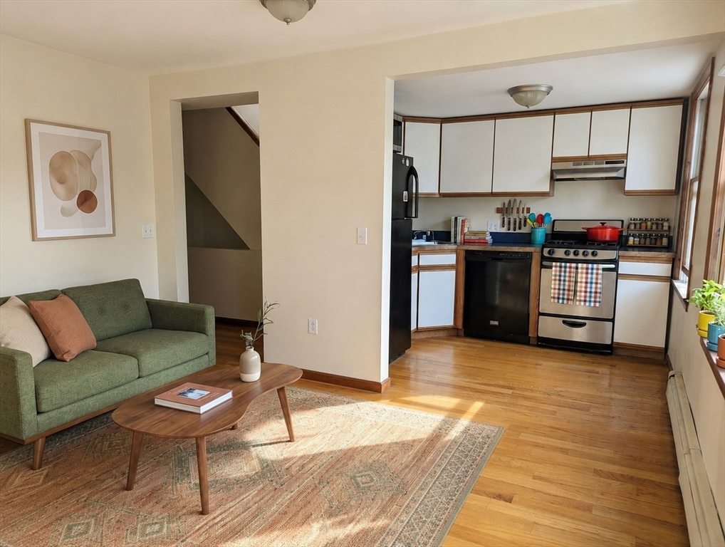 1 Glover Ct, Boston, Massachusetts, 2 Bedrooms Bedrooms, 5 Rooms Rooms,2 BathroomsBathrooms,Residential Lease,For Rent,Glover Ct,73527604