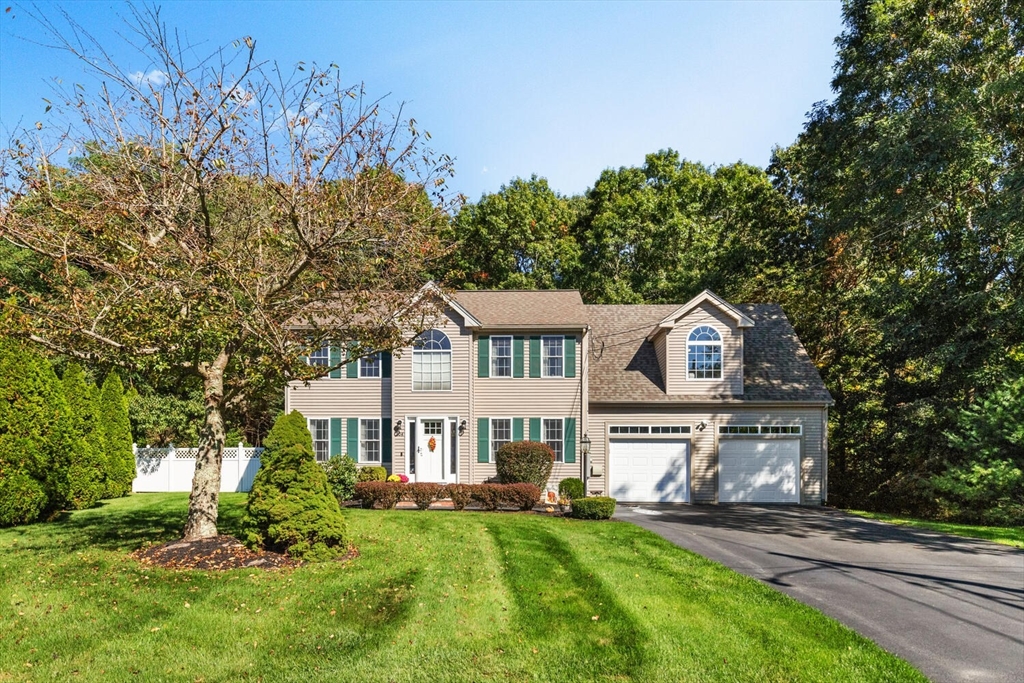 104 Ridgewood Dr, Taunton, Massachusetts, 4 Bedrooms Bedrooms, 9 Rooms Rooms,1.5 BathroomsBathrooms,Residential,For Sale,Ridgewood Dr,73527539