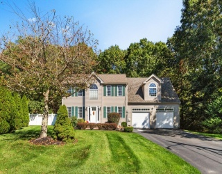 104 Ridgewood Dr, Taunton, Massachusetts, 4 Bedrooms Bedrooms, 9 Rooms Rooms,1.5 BathroomsBathrooms,Residential,For Sale,Ridgewood Dr,73527539