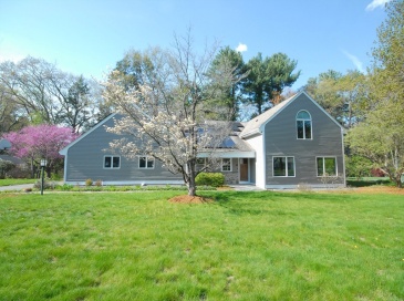40 Red Barn Rd, Wayland, Massachusetts, 5 Bedrooms Bedrooms, 9 Rooms Rooms,3.5 BathroomsBathrooms,Residential Lease,For Rent,Red Barn Rd,73518412