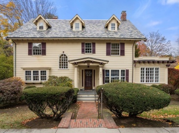 161 Clinton Rd, Brookline, Massachusetts, 5 Bedrooms Bedrooms, 10 Rooms Rooms,3.5 BathroomsBathrooms,Residential Lease,For Rent,Clinton Rd,73506430