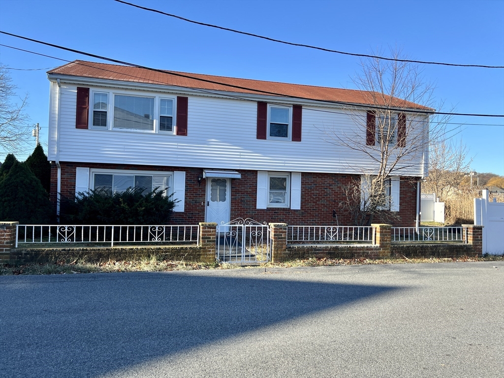 21 Harlow, Saugus, Massachusetts, 3 Bedrooms Bedrooms, 8 Rooms Rooms,2 BathroomsBathrooms,Residential Lease,For Rent,Harlow,73516275