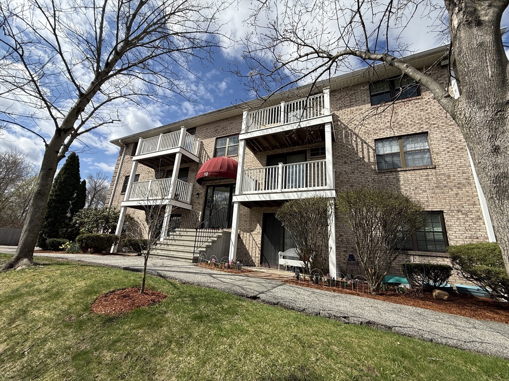 12 Kenmar, Billerica, Massachusetts, 1 Bedroom Bedrooms, 4 Rooms Rooms,1 BathroomBathrooms,Residential,For Sale,Kenmar,73504648