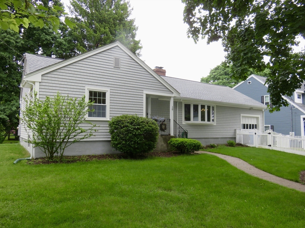 10 Samoset Lane, Waltham, Massachusetts, 3 Bedrooms Bedrooms, 7 Rooms Rooms,1 BathroomBathrooms,Residential Lease,For Rent,Samoset Lane,73517877