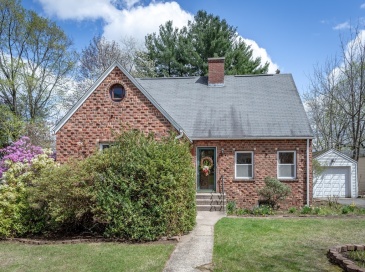 16 Queen St, Holyoke, Massachusetts, 3 Bedrooms Bedrooms, 6 Rooms Rooms,1.5 BathroomsBathrooms,Residential,For Sale,Queen St,73505229