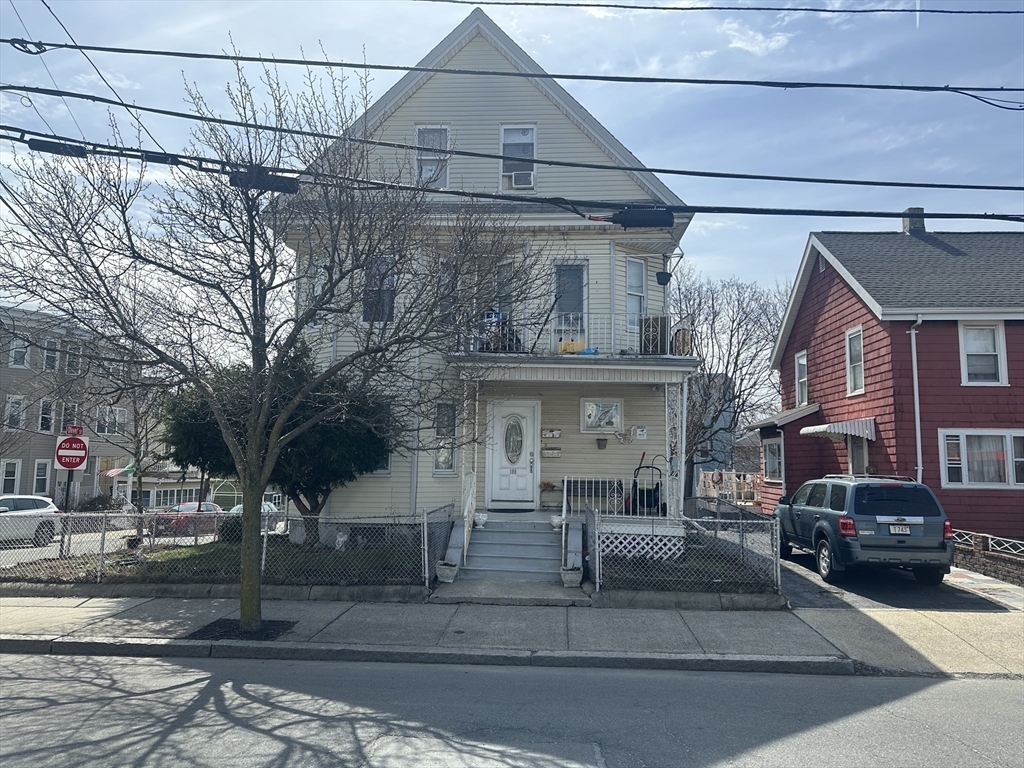 105 Summer St, Everett, Massachusetts, 6 Bedrooms Bedrooms, 13 Rooms Rooms,2 BathroomsBathrooms,Residential Income,For Sale,Summer St,73496197