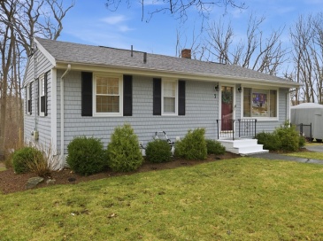 7 Paulette Dr, Danvers, Massachusetts, 3 Bedrooms Bedrooms, 7 Rooms Rooms,2 BathroomsBathrooms,Residential,For Sale,Paulette Dr,73496828