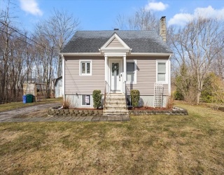 17 Davis Ave, Attleboro, Massachusetts, 3 Bedrooms Bedrooms, 6 Rooms Rooms,1.5 BathroomsBathrooms,Residential,For Sale,Davis Ave,73492201
