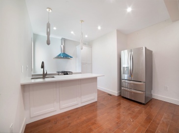 49 Walker Street, Quincy, Massachusetts, 2 Bedrooms Bedrooms, 5 Rooms Rooms,2 BathroomsBathrooms,Residential Lease,For Rent,Walker Street,73483707