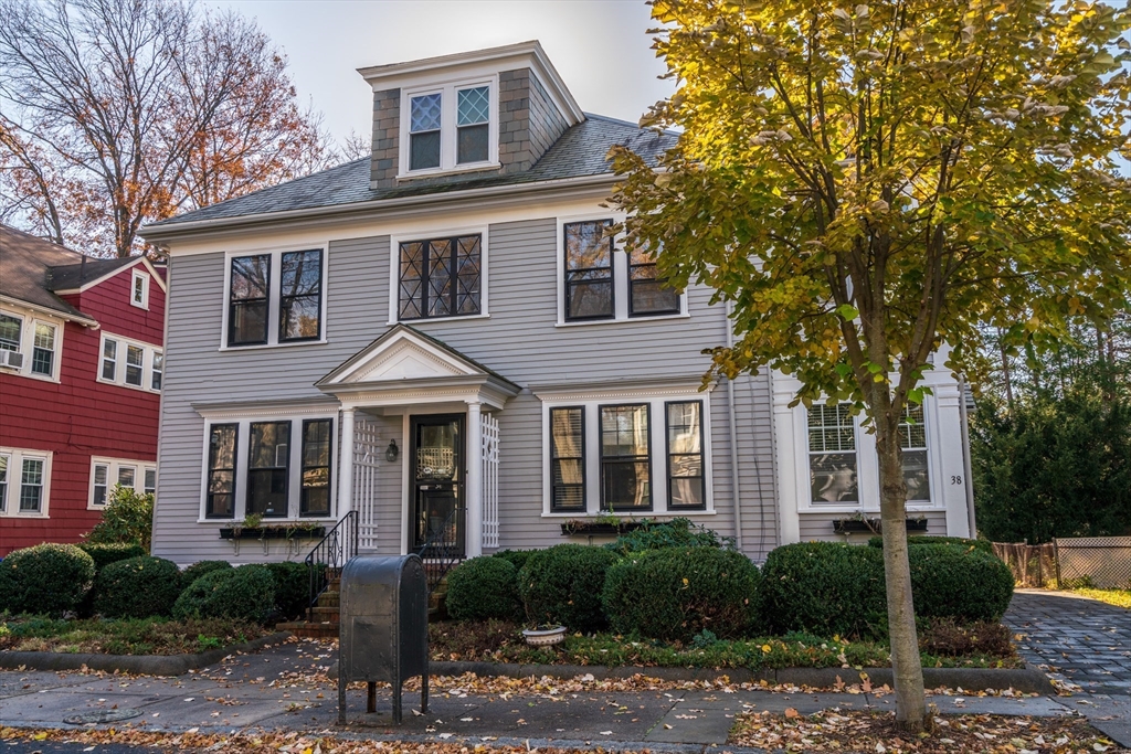 36-38 Moraine St, Boston, Massachusetts, 9 Bedrooms Bedrooms, 17 Rooms Rooms,3 BathroomsBathrooms,Residential Income,For Sale,Moraine St,73479616